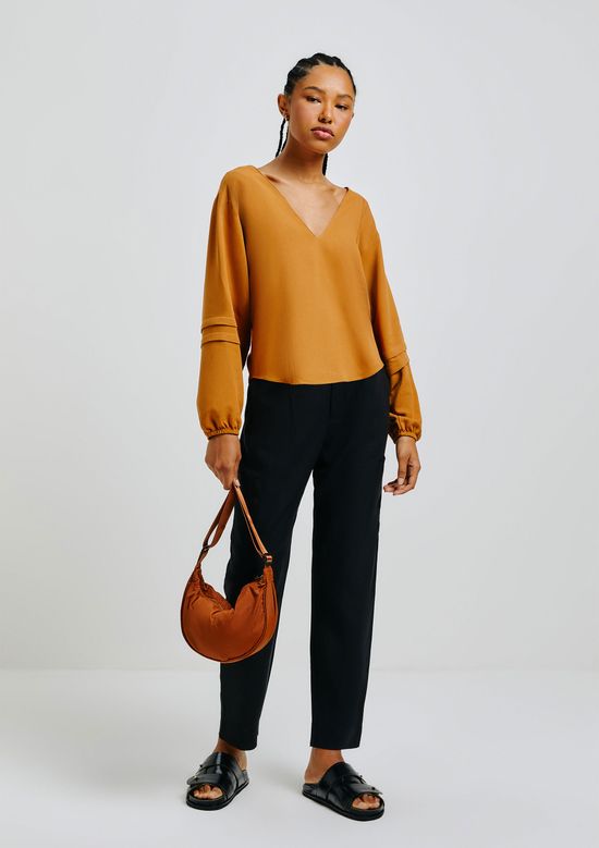 Foto do produto: Blusa Feminina Decote V Manga Longa Bufante - Marrom