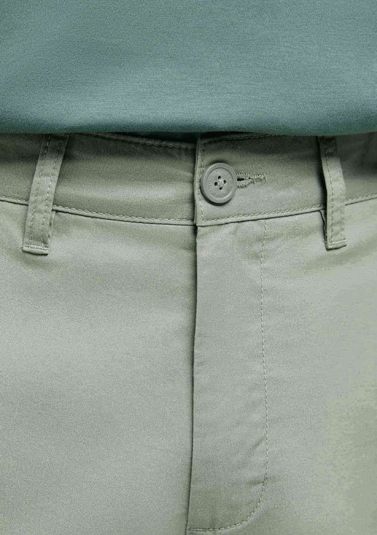 Foto do produto: Bermuda Básica Masculina Chino Reta Em Sarja - Verde