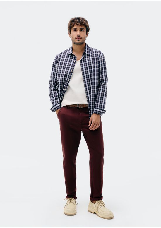 Foto do produto: Calça Básica Masculina Chino Slim Em Sarja Com Elastano - Marsala