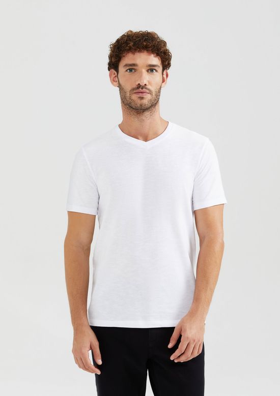 Foto do produto: Camiseta Básica Masculina Slim Gola V Em Malha Flamê - Branco