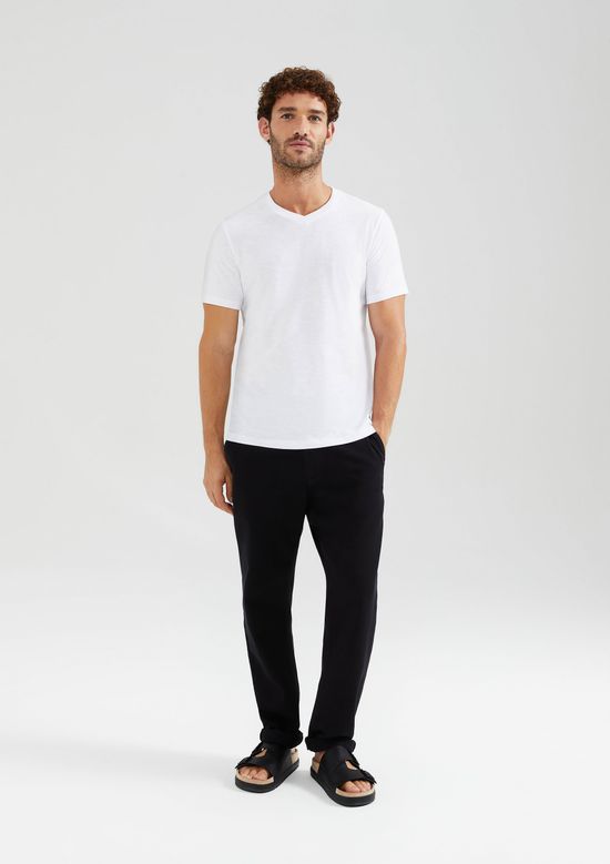 Foto do produto: Camiseta Básica Masculina Slim Gola V Em Malha Flamê - Branco