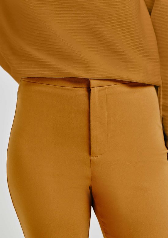 Foto do produto: Calça Feminina Flare Em Viscose Com Elastano - Marrom