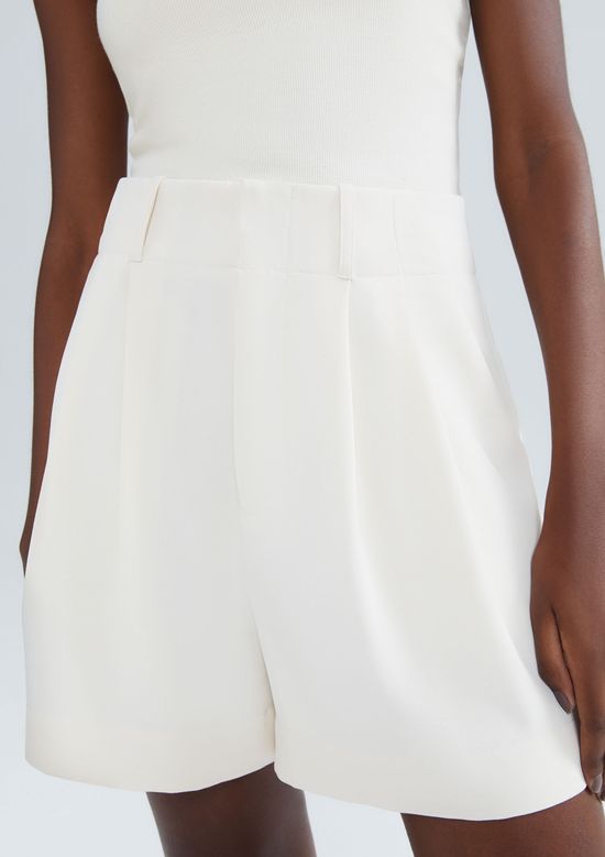 Foto do produto: Shorts Feminino Cintura Alta Em Alfaiataria - Creme