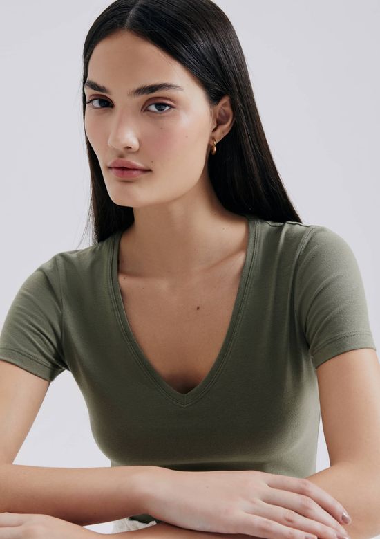 Foto do produto: Blusa Básica Feminina Decote V Com Elastano - Verde