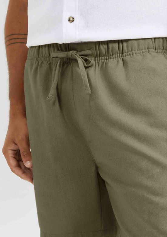 Foto do produto: Shorts Masculino Com Linho - Verde