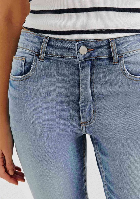 Foto do produto: Calça Jeans Básica Feminina Cintura Média Skinny Com Puídos - Azul