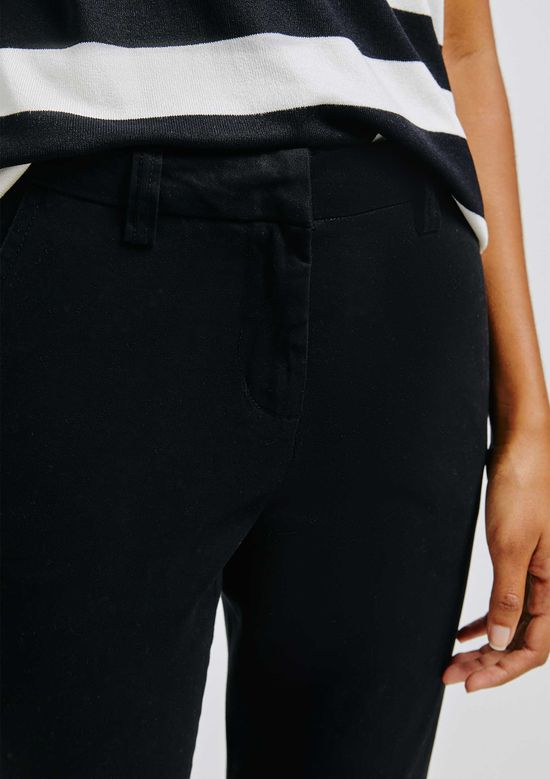 Foto do produto: Calça Básica Feminina Cintura Média Chino Em Sarja - Preto