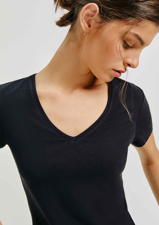 Foto do produto: Blusa Básica Feminina Slim Decote V - Preto