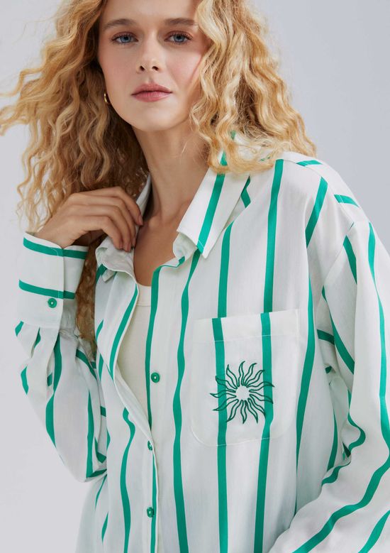 Foto do produto: Camisa Feminina Manga Longa Ampla Listrada - Verde