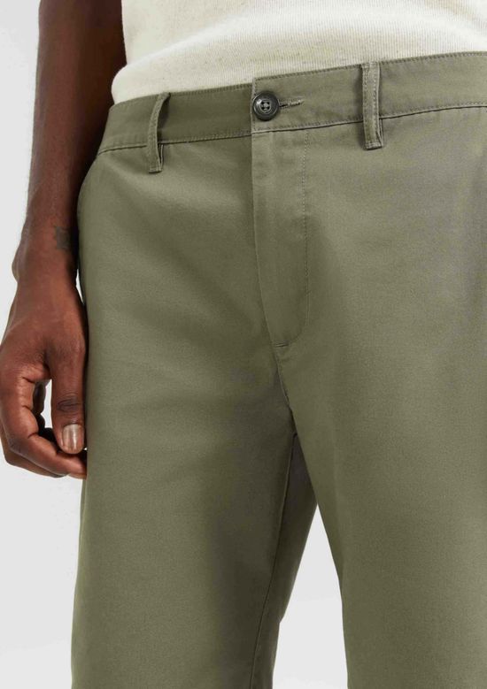 Foto do produto: Bermuda Básica Masculina Chino Reta Em Sarja - Verde