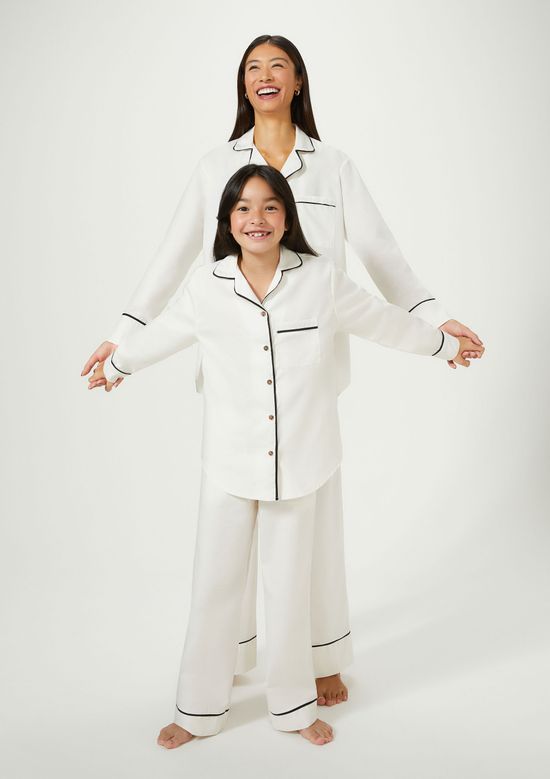 Foto do produto: Camisa Infantil Unissex Manga Longa Mini Me Hering + Thai de Melo - Off white