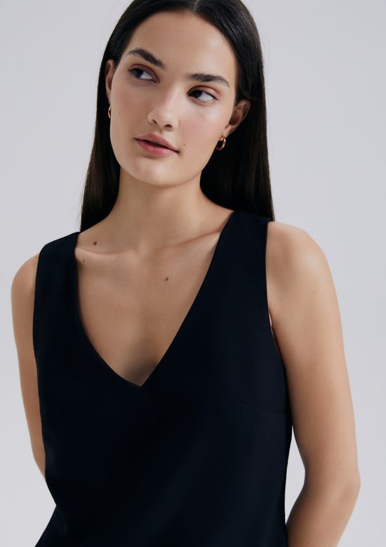 Foto do produto: Vestido Curto Decote V Em Peach Touch - Preto