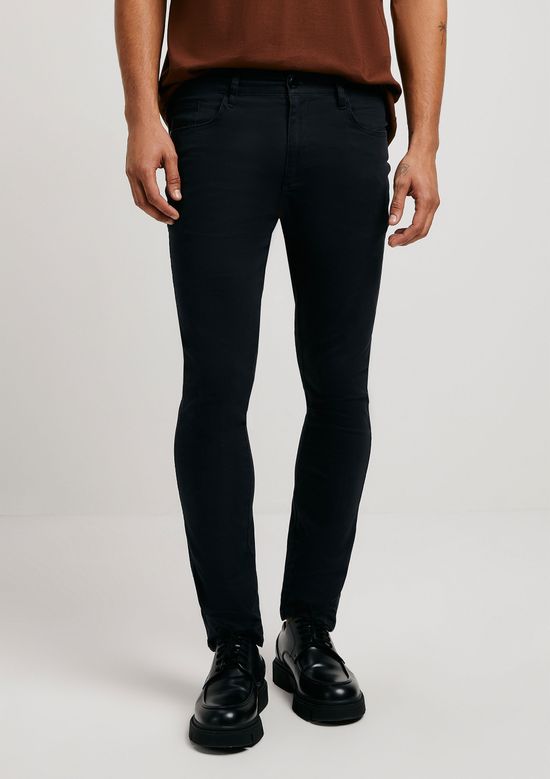 Foto do produto: Calça Básica Masculina Skinny Em Sarja Com Elastano - Preto