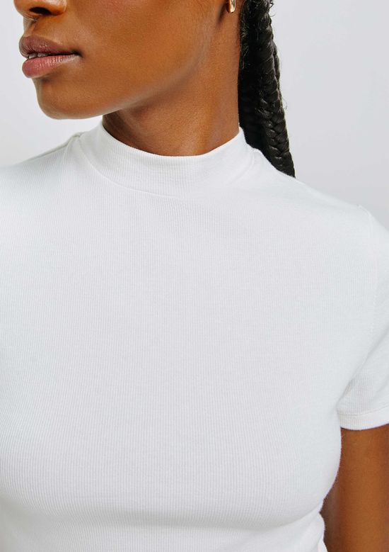 Foto do produto: Blusa Básica Feminina Cropped Gola Alta Em Ribana Canelada - Off white