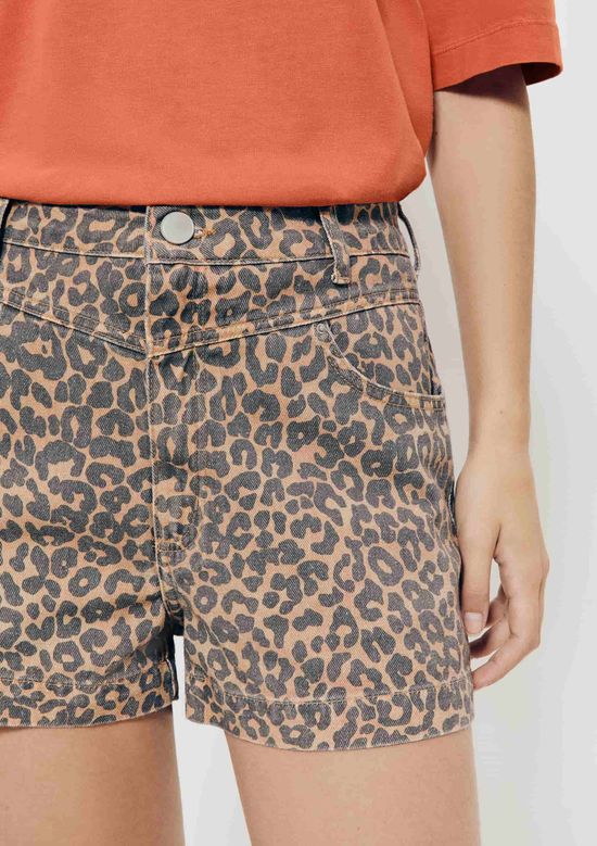 Foto do produto: Shorts Feminino De Sarja Animal Print  - Marrom