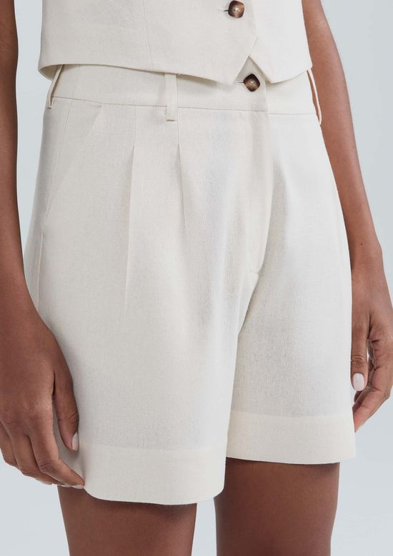 Foto do produto: Shorts Feminino Cintura Alta Em Alfaiataria - Creme