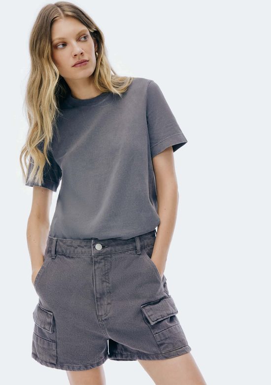 Foto do produto: Shorts Feminino Cargo Em Sarja Estonada - Cinza