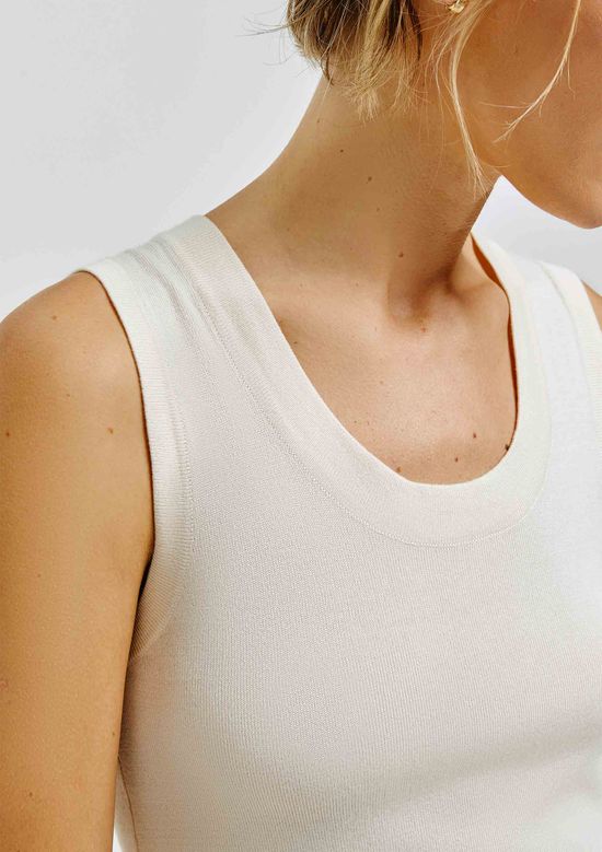 Foto do produto: Regata Feminina Slim Decote U Em Tricô De Viscose - Off white