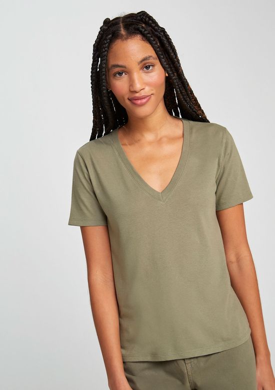 Foto do produto: Blusa Básica Feminina Em Algodão Com Decote V - Verde