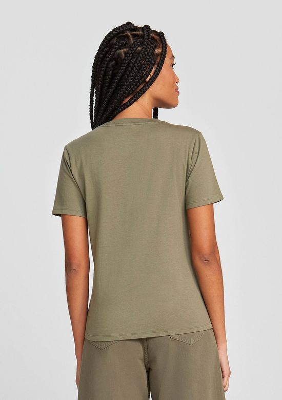 Foto do produto: Blusa Básica Feminina Em Algodão Com Decote V - Verde