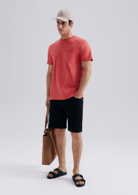 Foto do produto: Camiseta Masculina Comfort Com Bolso Em Malha Flamê - Vermelho