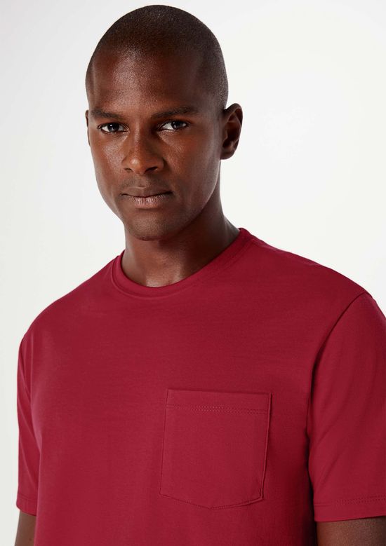 Foto do produto: Camiseta Básica Masculina Comfort Super Cotton Com Bolso - Vermelho