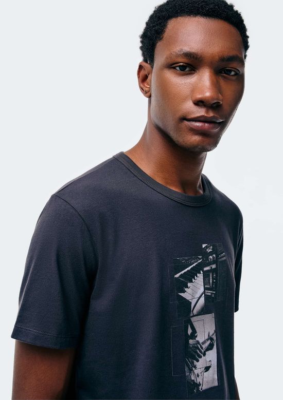 Foto do produto: Camiseta Masculina Manga Curta Com Estampa - Cinza