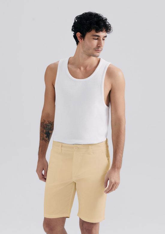 Foto do produto: Bermuda Básica Masculina Chino Reta Em Sarja - Amarelo