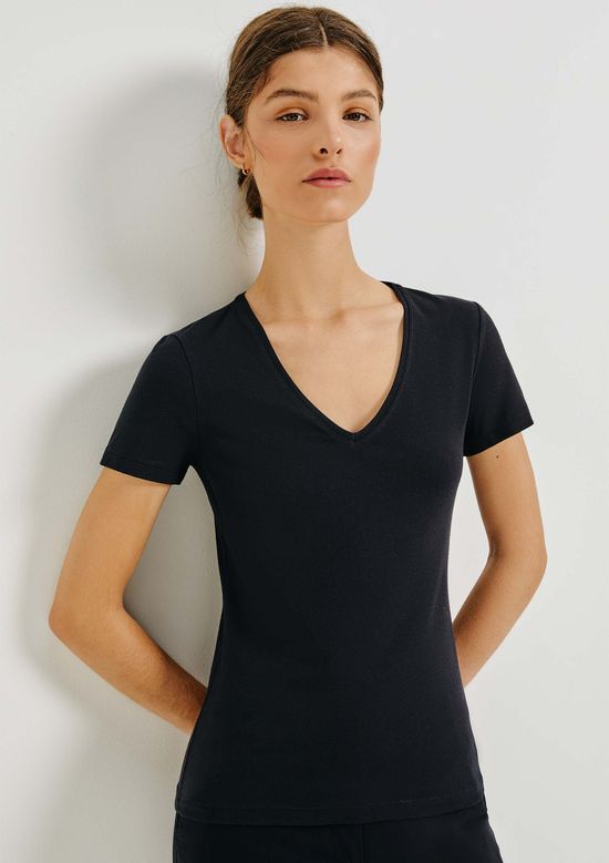 Foto do produto: Blusa Básica Feminina Slim Decote V - Preto