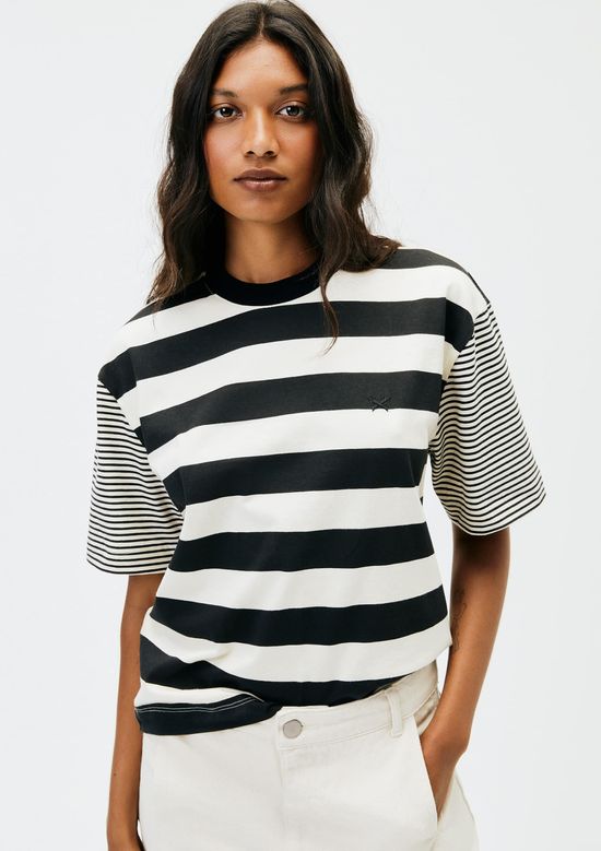 Foto do produto: Camiseta Feminina Stripe Com Bordado - Preto
