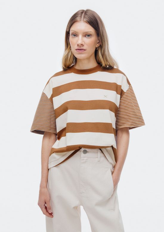 Foto do produto: Camiseta Feminina Stripe Com Bordado - Marrom
