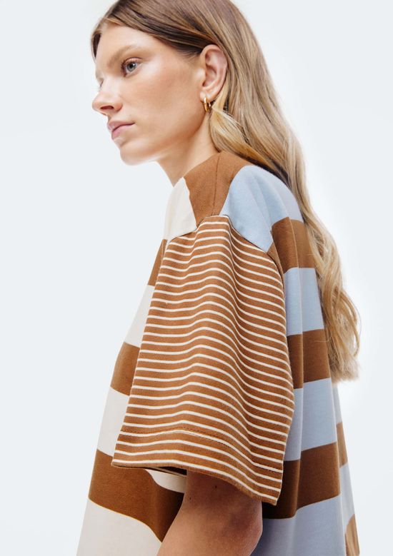 Foto do produto: Camiseta Feminina Stripe Com Bordado - Marrom