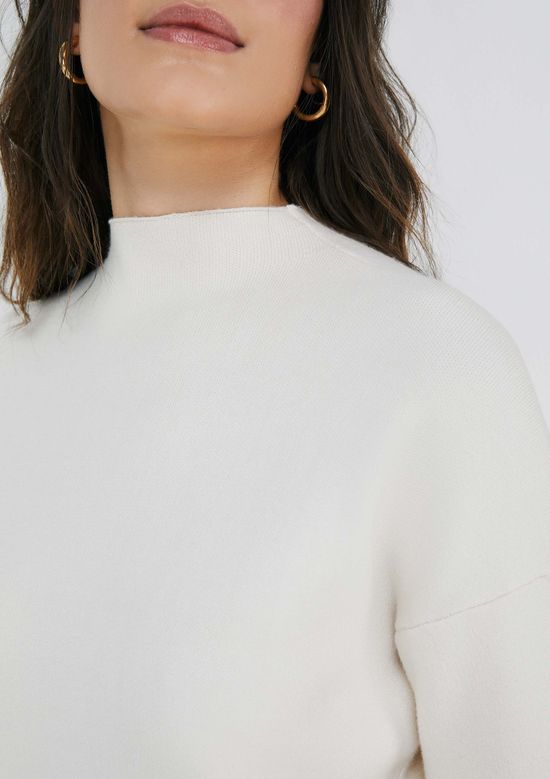 Foto do produto: Blusão Feminino Gola Alta Em Tricô Com Fenda Lateral - Off white