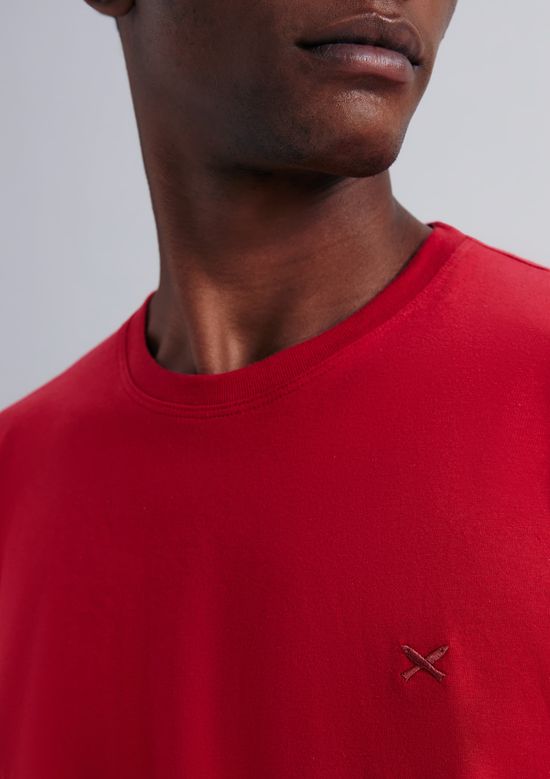 Foto do produto: Camiseta Básica Masculina World Com Bordado - Vermelho