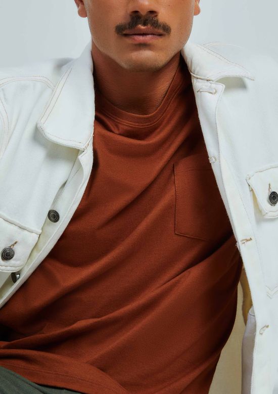 Foto do produto: Camiseta Básica Masculina Comfort Super Cotton Com Bolso - Marrom