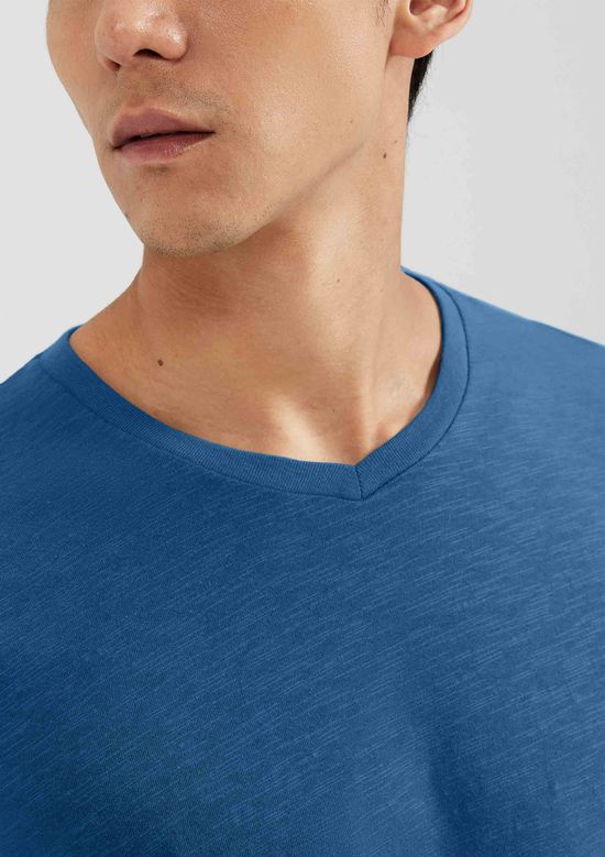 Foto do produto: Camiseta Básica Masculina Slim Gola V Em Malha Flamê - Azul