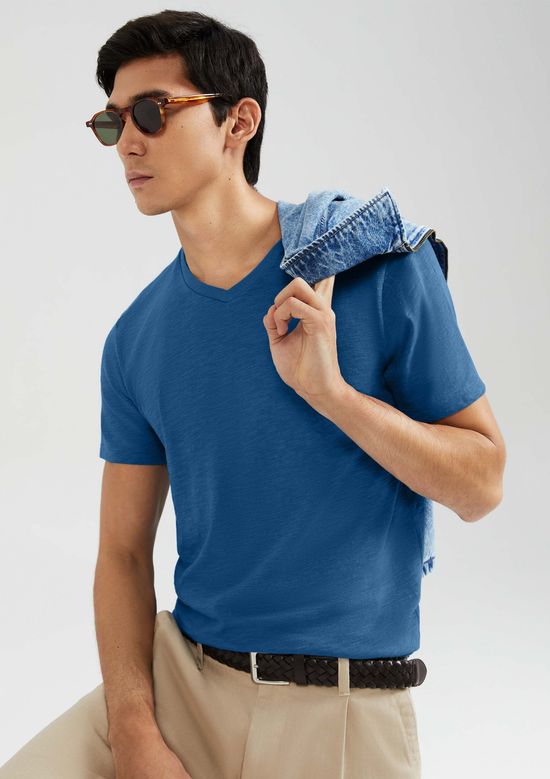 Foto do produto: Camiseta Básica Masculina Slim Gola V Em Malha Flamê - Azul