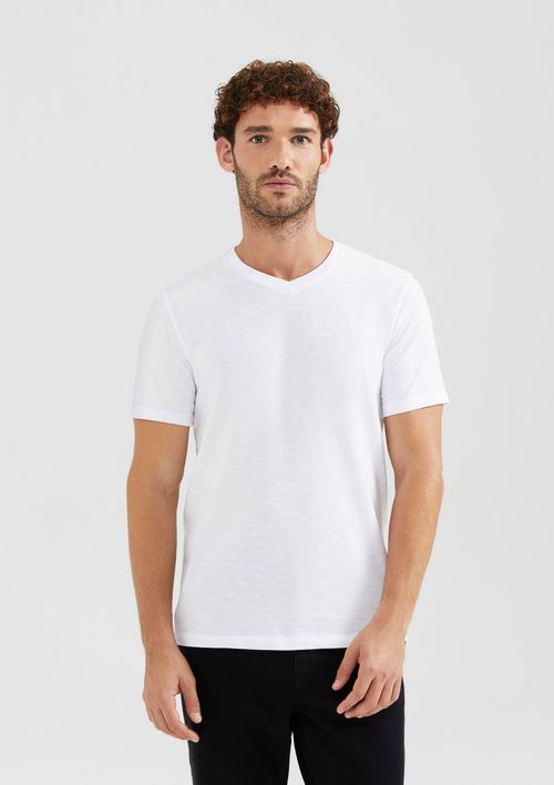 Camiseta Básica Masculina Slim Gola V Em Malha Flamê - Branco