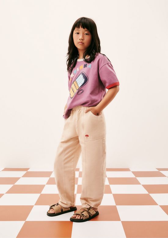 Foto do produto: Calça Infantil Unissex De Sarja Hering Kids + Renata Vanzetto - Bege