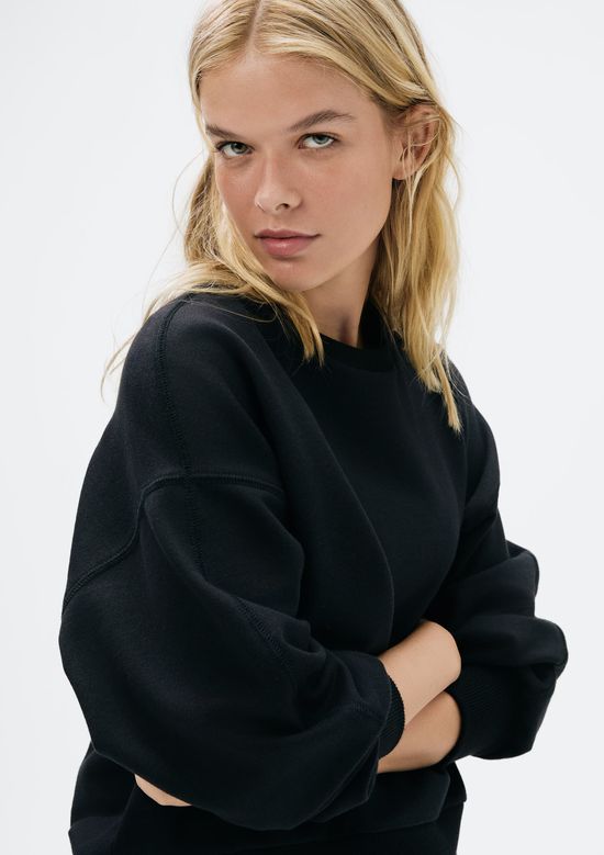Foto do produto: Blusão Básico Feminino Comfort Em Moletom - Preto