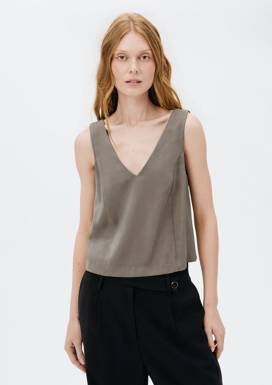 Foto do produto: Regata Feminina Decote V Em Viscose - Cinza