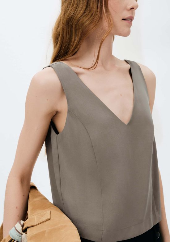 Foto do produto: Regata Feminina Decote V Em Viscose - Cinza