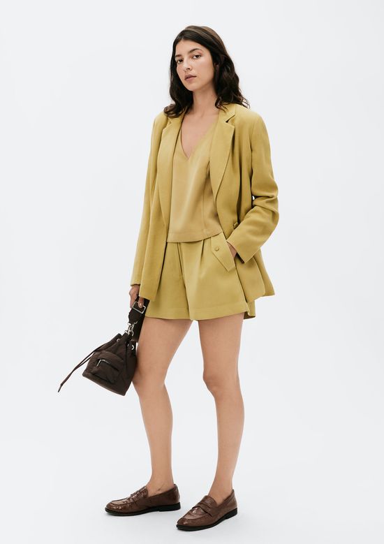 Foto do produto: Shorts Feminino Com Pregas Em Alfaiataria - Caqui