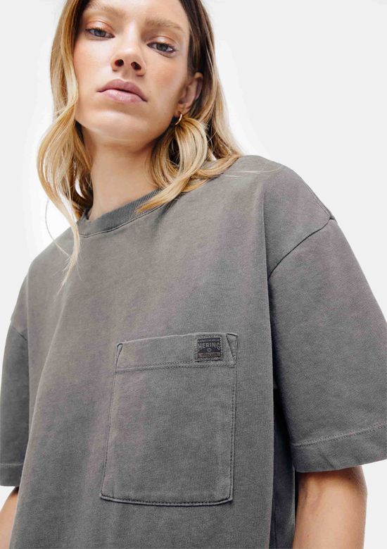 Foto do produto: Camiseta Feminina Box Estonada Pocket - Cinza