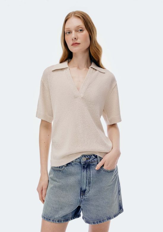 Foto do produto: Blusa Polo Feminina Decote V Em Tricô - Creme