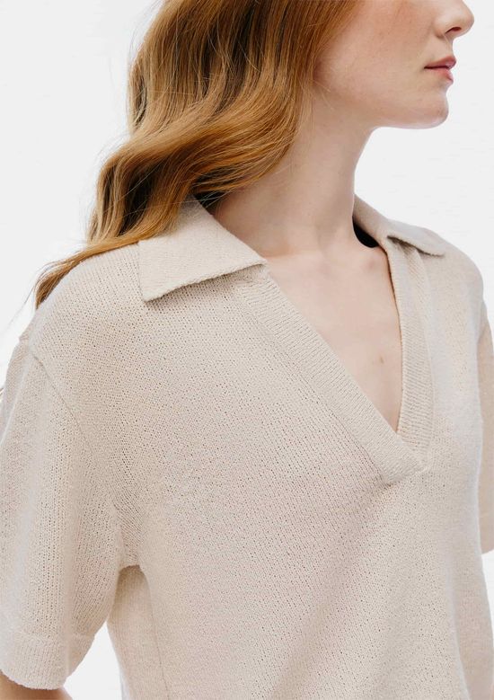 Foto do produto: Blusa Polo Feminina Decote V Em Tricô - Creme