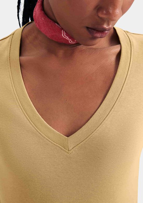 Foto do produto: Blusa Feminina Decote V - Bege