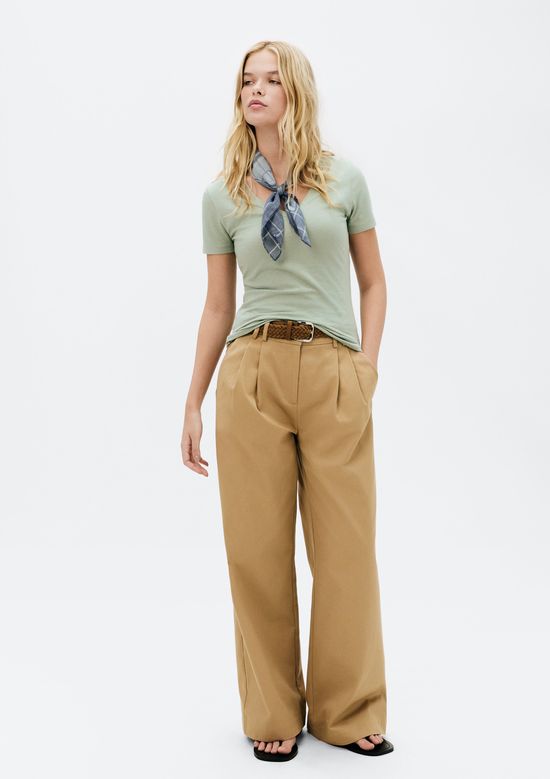 Foto do produto: Blusa Básica Feminina Slim Decote V - Verde