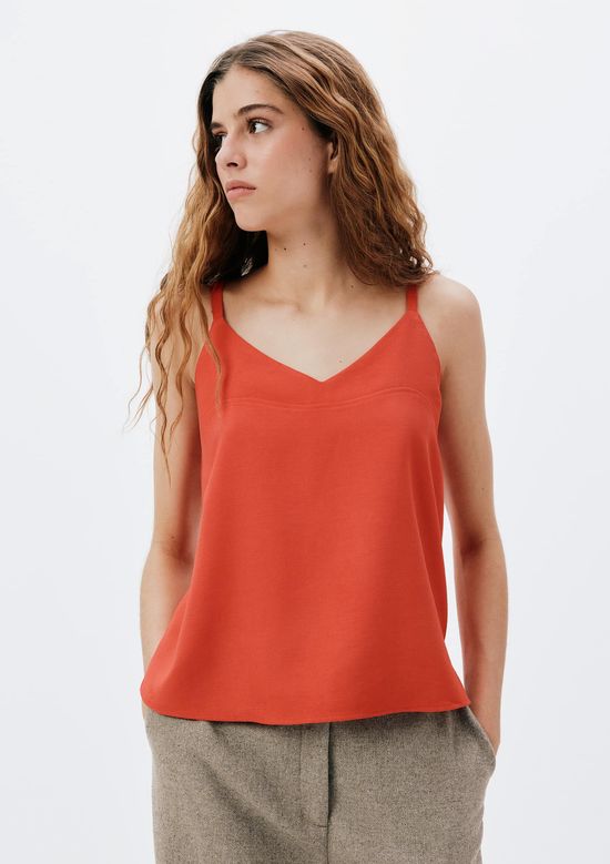 Foto do produto: Regata Feminina Decote V Em Viscose - Vermelho