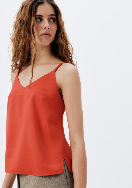 Foto do produto: Regata Feminina Decote V Em Viscose - Vermelho